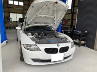 BMW�EZ4�̃G���W���g���u��